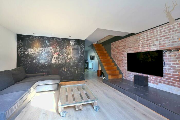 3 Bedroom Duplex To Rent In Fairfoot Road, Bow, London, E3