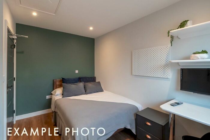 4 Bedroom Semi-Detached House To Rent In Capricorn Way, Salford, Greater Manchester, M6