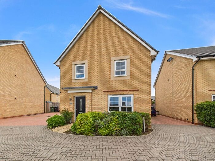 4 Bedroom Detached House For Sale In Lockwood Way, Hampton Water, PE7