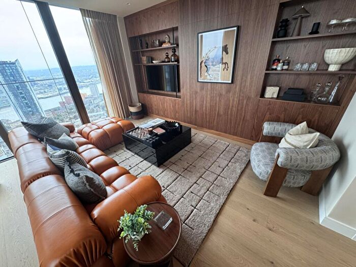 2 Bedroom Apartment For Sale In South Quay Plaza, E14