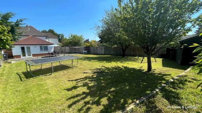 3 Bedroom End Of Terrace House For Sale In Goffs Oak Avenue, Goffs Oak, EN7