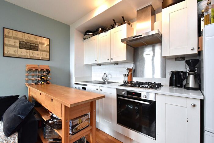 2 Bedroom Flat To Rent In Canonbie Road, London, SE23