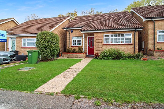 2 Bedroom Bungalow For Sale In Hoover Drive, Basildon, SS15