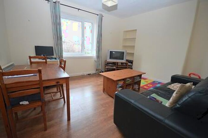 2 Bedroom Flat To Rent In L &#; West Pilton Rise, Edinburgh, EH4