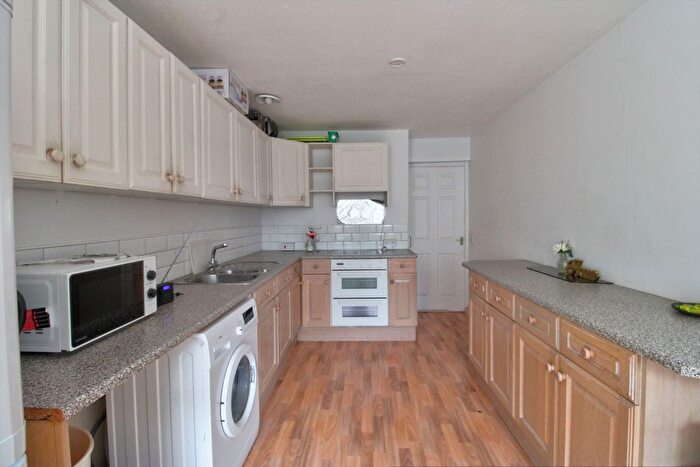 2 Bedroom Flat For Sale In Lower Meadow, Harlow, CM18