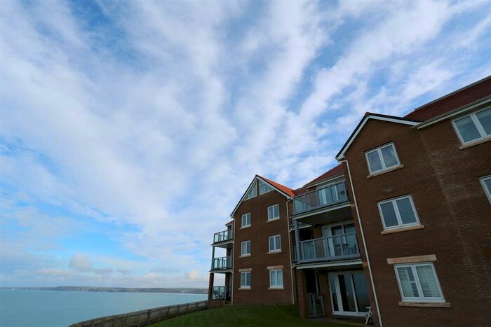 2 Bedroom Flat To Rent In Headland Road, Newquay, TR7