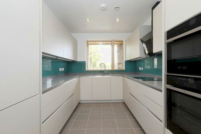 3 Bedroom Apartment To Rent In Croxted Road, West Dulwich, London, SE21