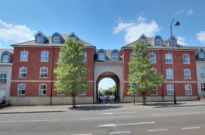 3 Bedroom Flat To Rent In Conigre Square, Trowbridge, BA14
