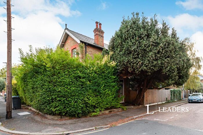 3 Bedroom Flat To Rent In Piper Road, Kingston Upon Thames, KT1