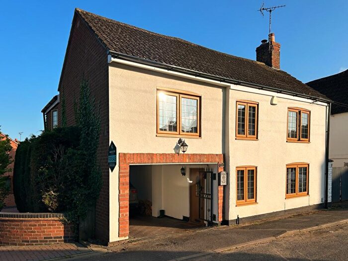 4 Bedroom Detached House For Sale In Leicester Road, CV7