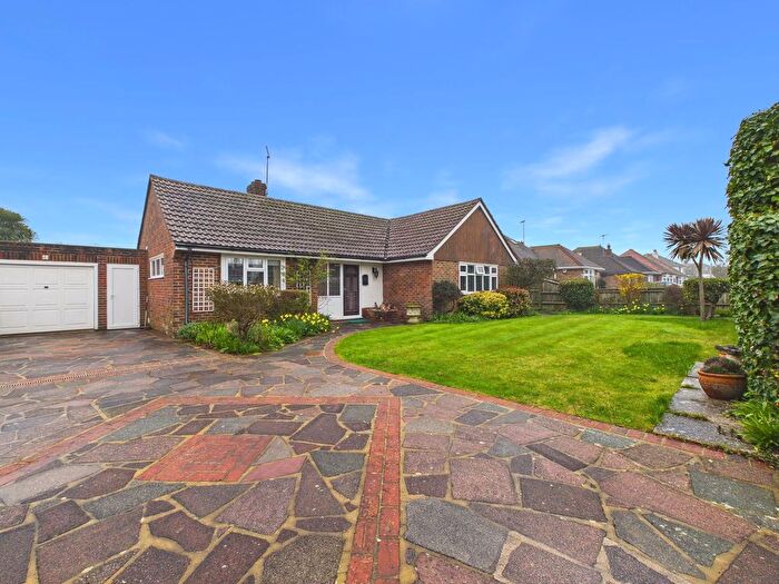 3 Bedroom Bungalow For Sale In Lindum Road, Worthing, BN13