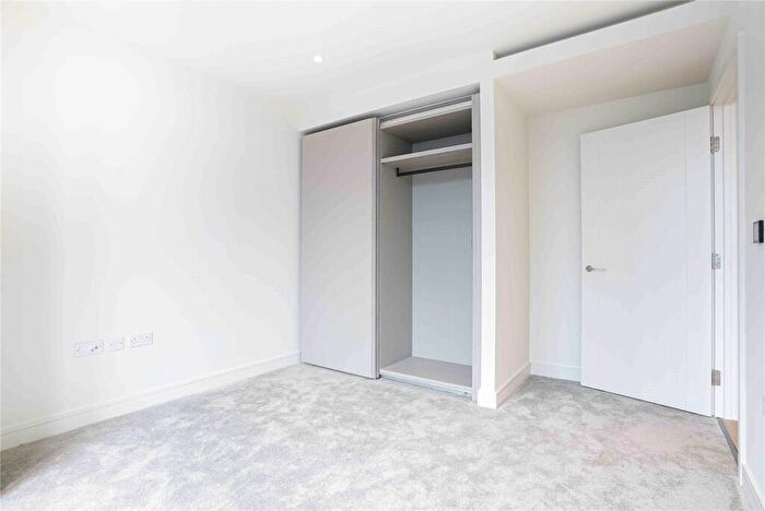 2 Bedroom Apartment For Sale In South Quay Plaza, Canary Wharf, E14