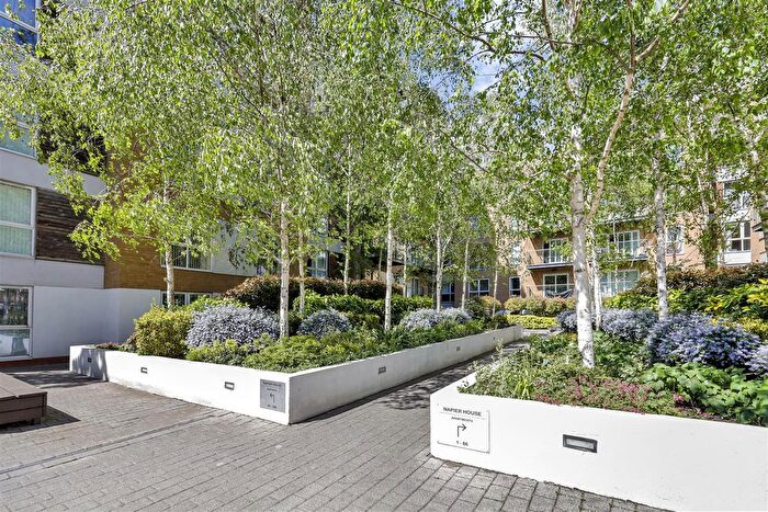2 Bedroom Flat For Sale In Bromyard Avenue, London, W3