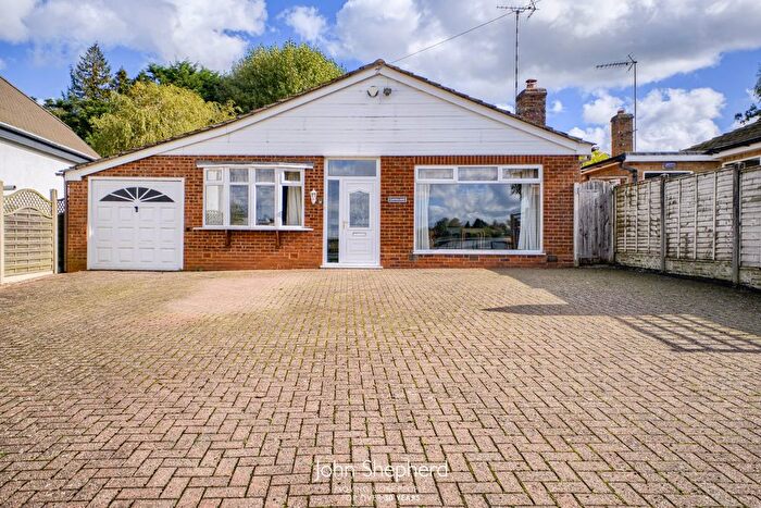 3 Bedroom Bungalow For Sale In Valley Road, Earlswood, Solihull, Warwickshire, B94