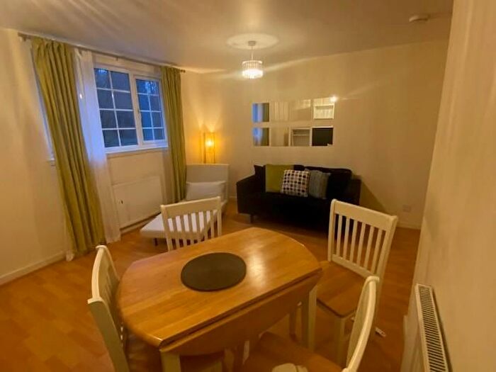 2 Bedroom Flat To Rent In Murieston Crescent Lane, Edinburgh, EH11