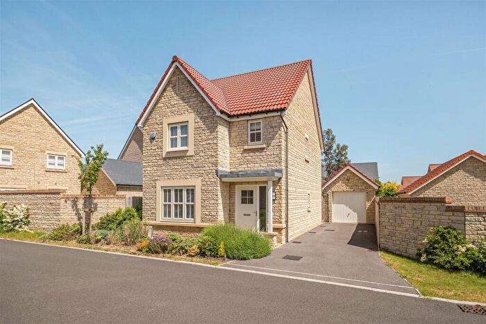 3 Bedroom Detached House For Sale In Front Hill Close, Corsham, SN13
