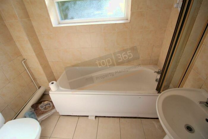 6 Bedroom End Of Terrace House To Rent In *£pppw Exc Bills* Bed On Willoughby Avenue, NG7