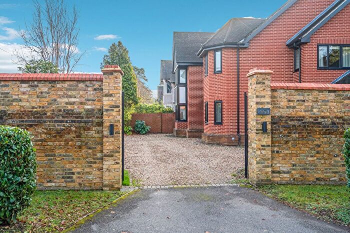 5 Bedroom Detached House To Rent In The Avenue, Farnham Common, Slough, Buckinghamshire, SL2