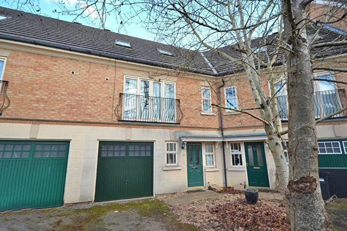 4 Bedroom Terraced House For Sale In Clegg Square, Shenley Lodge, Milton Keynes, BUckinghamshire, MK5