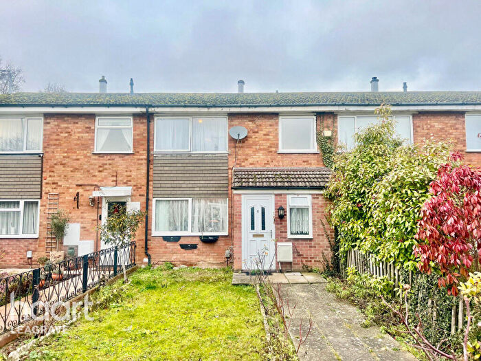 3 Bedroom Terraced House For Sale In Fenwick Road, Dunstable, LU5