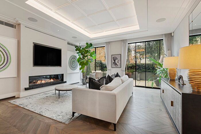 2 Bedroom Flat For Sale In Marylebone High Street, London, W1U