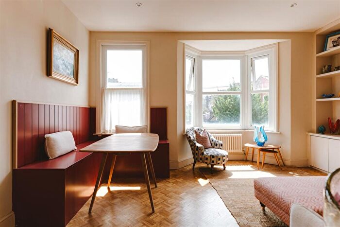 2 Bedroom Flat For Sale In Glenarm Road, Hackney, E5