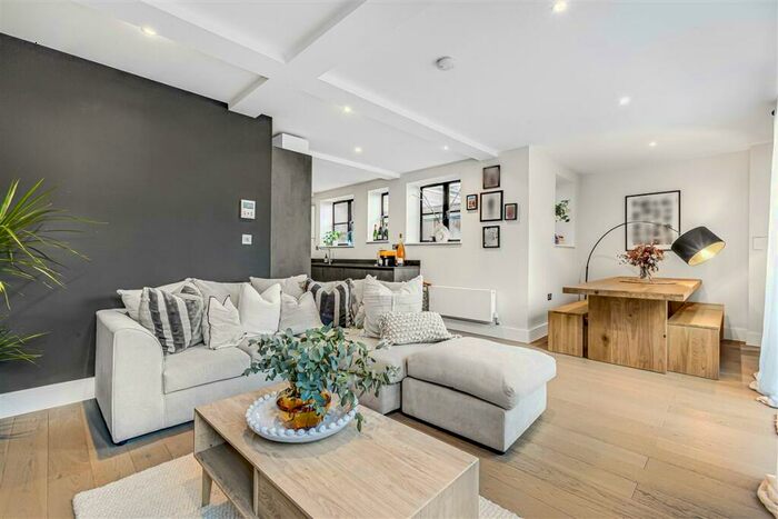 1 Bedroom Terraced House To Rent In Kingston Upon Thames, KT2