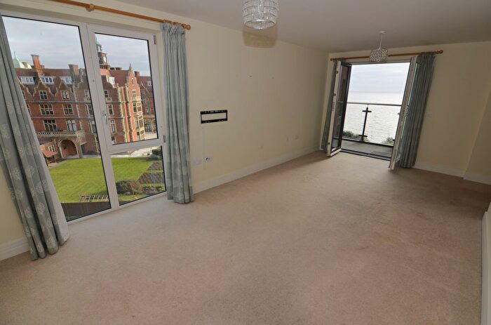 1 Bedroom Flat For Sale In Hamilton Gardens, Felixstowe, IP11