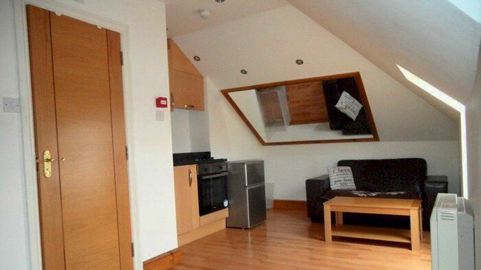 Studio To Rent In Mansell Road, London, Greater London, W3