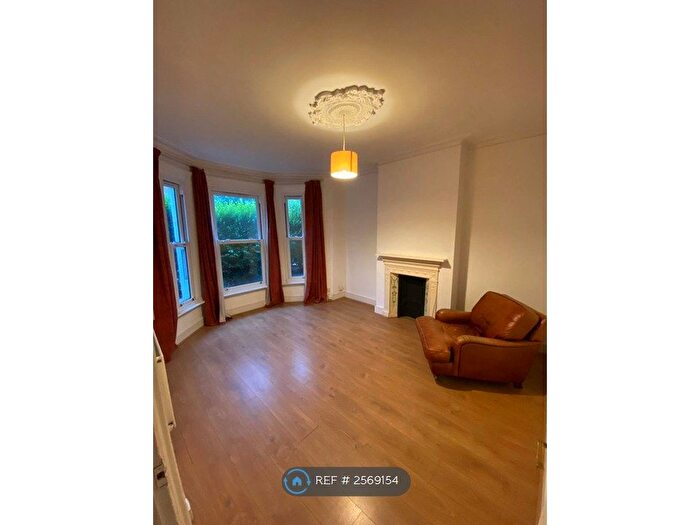 2 Bedroom Flat To Rent In Kilburn Lane, London, W10