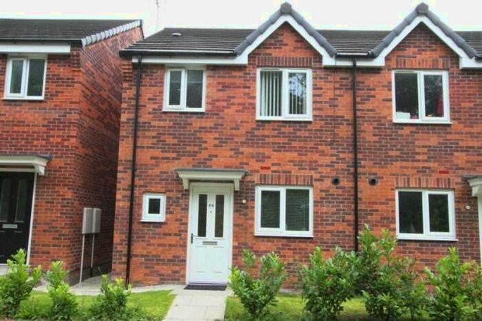 3 Bedroom Semi-Detached House To Rent In Furnace Hill Road, Clay Cross, S45