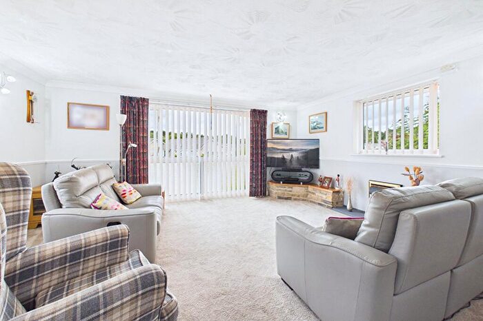 4 Bedroom Bungalow For Sale In West Way, Broadstone, Dorset, BH18 - Photo 2