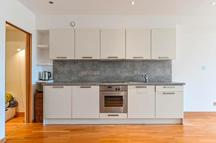 1 Bedroom Flat To Rent In Kentish Town Road, Kentish Town, London, NW1