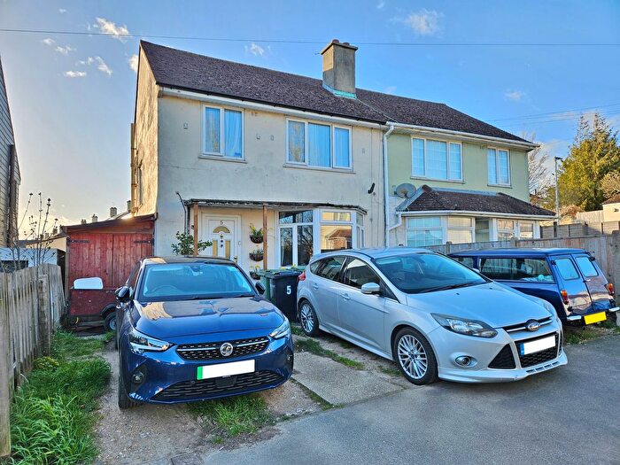 3 Bedroom Semi-Detached House For Sale In Pendennis Road, Paulsgrove, PO6