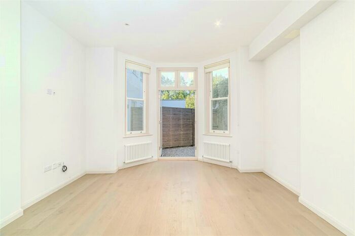 1 Bedroom Apartment To Rent In Walm Lane, London, NW2