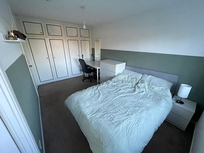 1 Bedroom House Of Multiple Occupation To Rent In Room - Woodside Avenue, London, N12