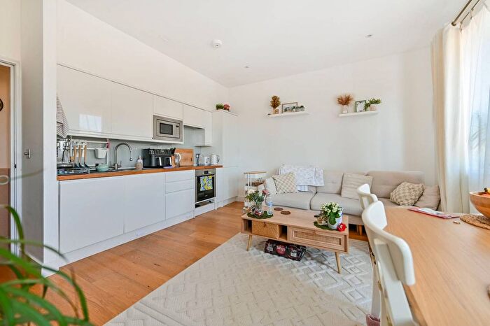 1 Bedroom Flat To Rent In Oldfield Road, Hampton, TW12