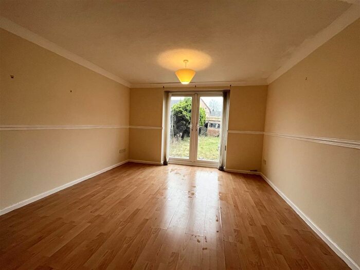 2 Bedroom End Of Terrace House To Rent In Fonthill Place, Cardiff, CF11