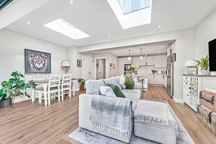 4 Bedroom Detached House For Sale In Dawnay Road, Earlsfield, London, SW18