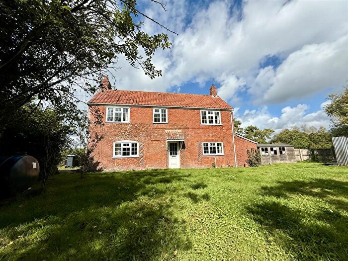 3 Bedroom Detached House For Sale In The Green, Great Cheverell, SN10