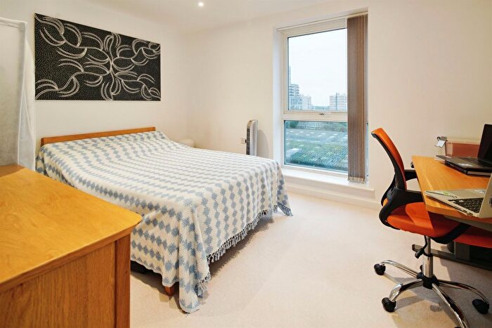 2 Bedroom Flat For Sale In Goldstone Lane, Hove, BN3