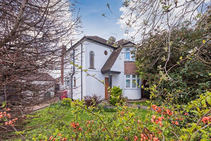 3 Bedroom Semi Detached House For Sale In London Road, Langley, SL3