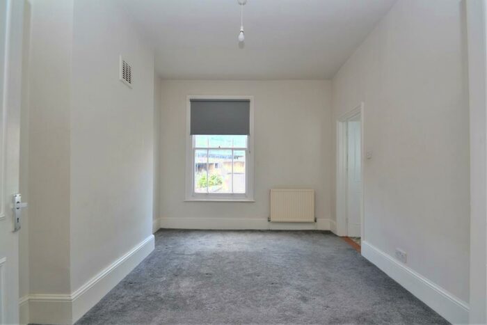 Flat To Rent In Catford Broadway London, SE6