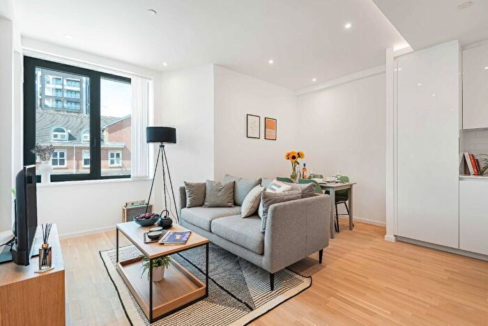 1 Bedroom Flat To Rent In Gravity Co Reading Town Centre, Queens Road, Reading, Berkshire, RG1