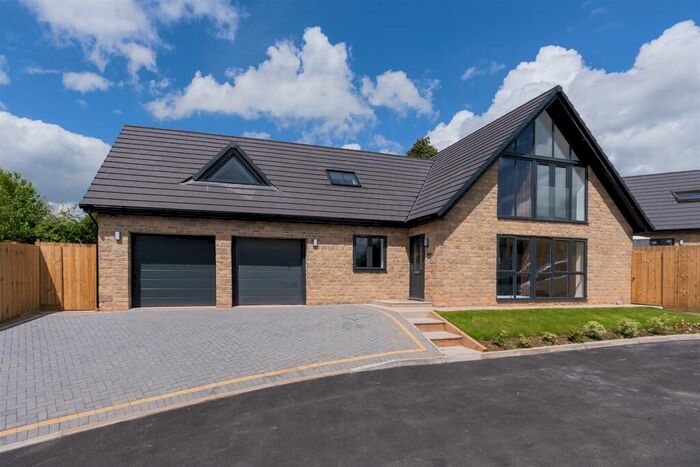 4 Bedroom Detached House For Sale In Bridge Close, Wick, BS30