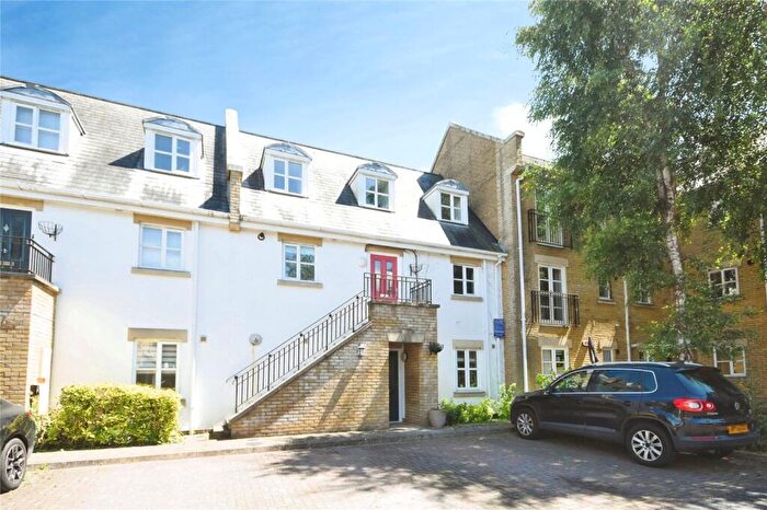 3 Bedroom Maisonette For Sale In New Writtle Street, Chelmsford, Essex, CM2