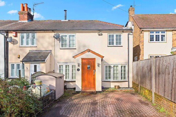 3 Bedroom Terraced House For Sale In Kingston Road, Leatherhead, KT22