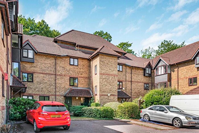 Studio To Rent In Linwood Close, London, SE5