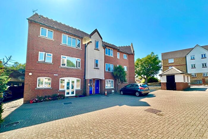 1 Bedroom Flat For Sale In Whitehall Lane, Grays, RM17