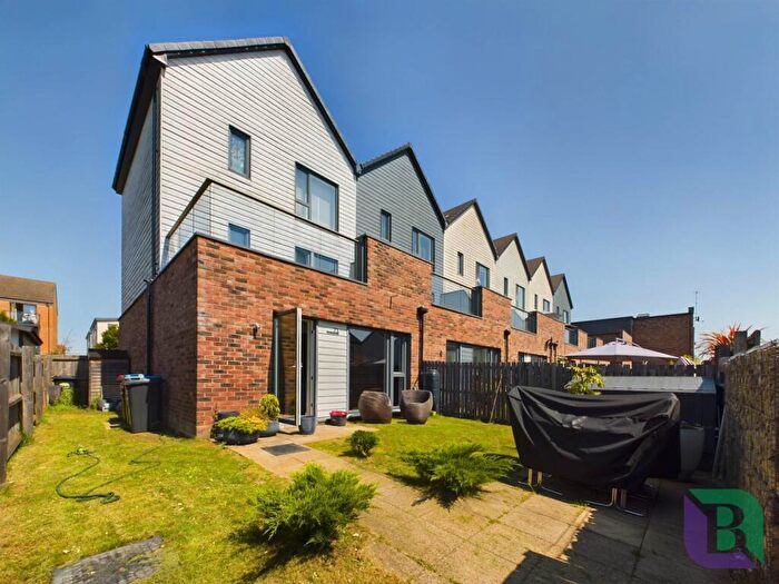 4 Bedroom Semi-Detached House For Sale In Countess Way, Broughton, MK10